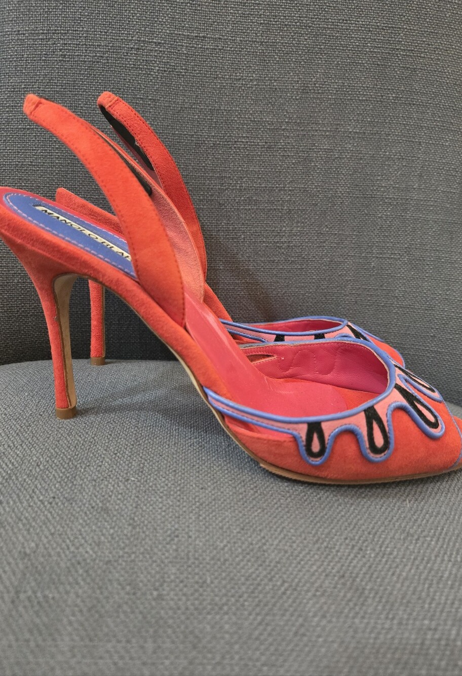 Manolo Blahnik Red Slingback Heels 38 Designer Sandals, Bold Colorblock 2016 - Picture 2 of 10